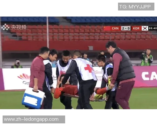 媒体人分享U22国足谢场视频见证胜利球队在雄起声中感动离场